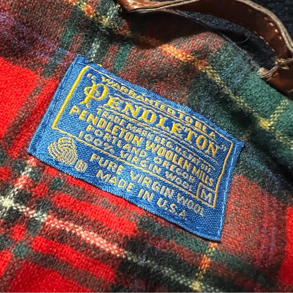 Vintage Pendleton Navy Wool plaid lined Coat size medium NOS made in USA - Picture 3 of 12
